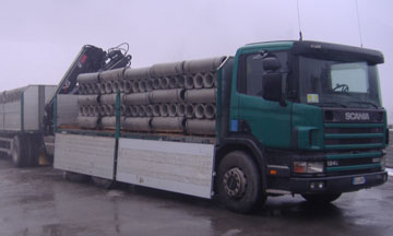 Carico tubi in cemento
